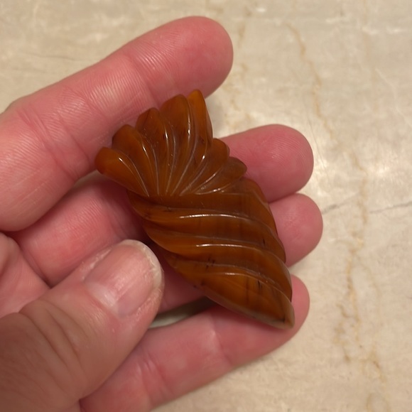 Bakelite Pineapple clip - Picture 4 of 5